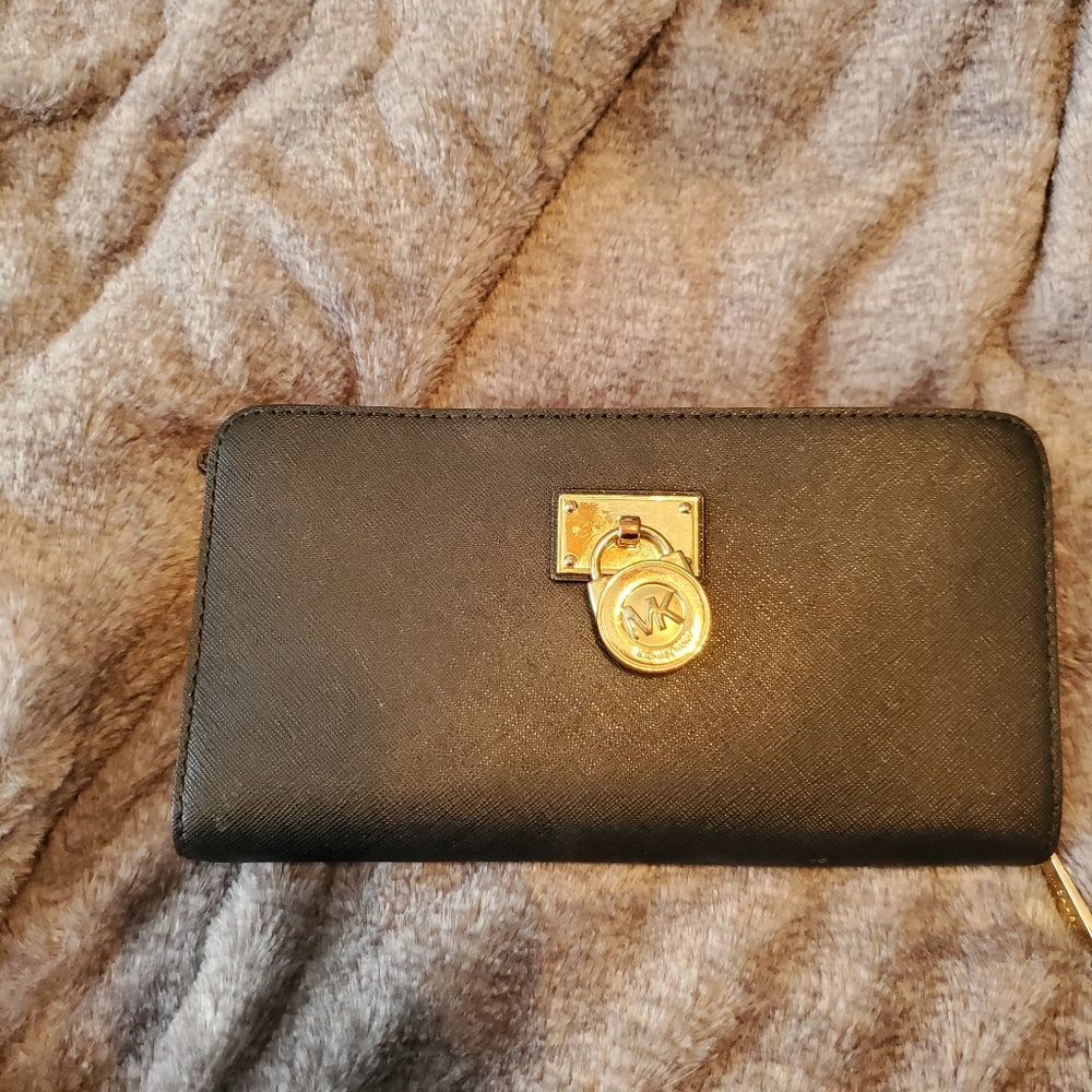 Michael kors wallet